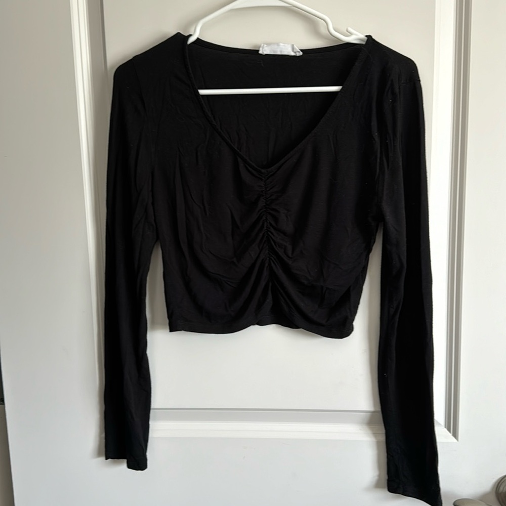 Black long sleeve crop top